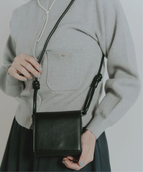 Kari & lili（カウリアンドリィリィ）の「square shoulder bag（ショルダーバッグ・レディース・ブラック/アイボリー/ライトブルー・ONE SIZE）」の2枚目の写真