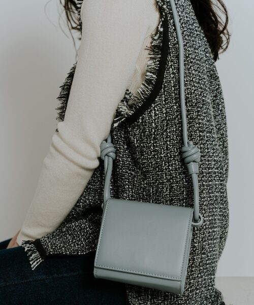 Kari & lili（カウリアンドリィリィ）の「square shoulder bag（ショルダーバッグ・レディース・ブラック/アイボリー/ライトブルー・ONE SIZE）」の8枚目の写真