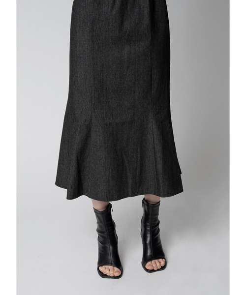 Adoon plain（アドーンプレーン）の「ウエストカットデニムワンピース（ワンピース・レディース・インディゴブルー/ブラック・MEDIUM/LARGE）」の16枚目の写真