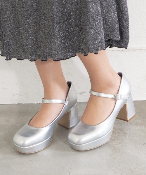 byあしながおじさん（バイアシナガオジサン）の「厚底チャンキーストラップパンプス　8980727（パンプス・レディース・レッド/グレイッシュベージュ/ブラック/ライトベージュ/クリアブラック/シルバー・22.5cm/23.0cm/23.5cm/24.0cm/24.5cm/23cm/24cm）」の6枚目の写真