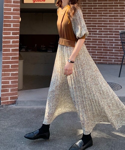 AMELY(エミリー)の「ドッキングプリーツワンピース(ワンピース・レディース・ホワイト/ブラック/ブルー/チェック/その他/ブラック系その他/アイボリー/グレイッシュベージュ/ベージュ・M/L)」の1枚目の写真