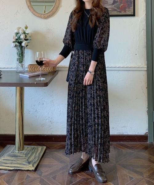 AMELY(エミリー)の「ドッキングプリーツワンピース(ワンピース・レディース・ホワイト/ブラック/ブルー/チェック/その他/ブラック系その他/アイボリー/グレイッシュベージュ/ベージュ・M/L)」の3枚目の写真