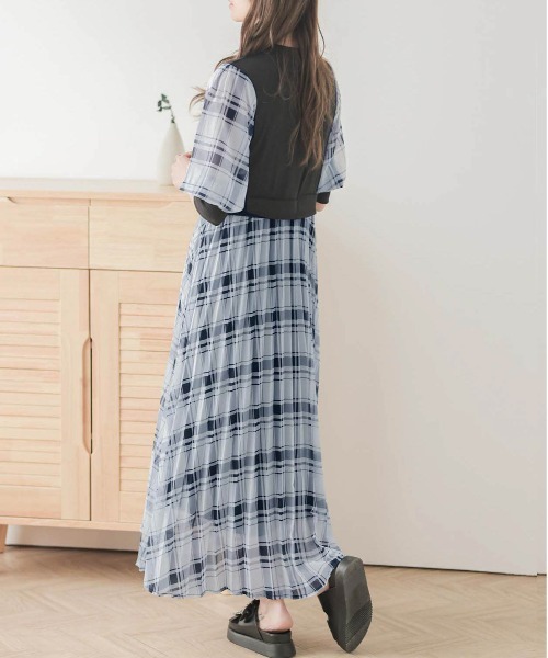 AMELY(エミリー)の「ドッキングプリーツワンピース(ワンピース・レディース・ホワイト/ブラック/ブルー/チェック/その他/ブラック系その他/アイボリー/グレイッシュベージュ/ベージュ・M/L)」の22枚目の写真