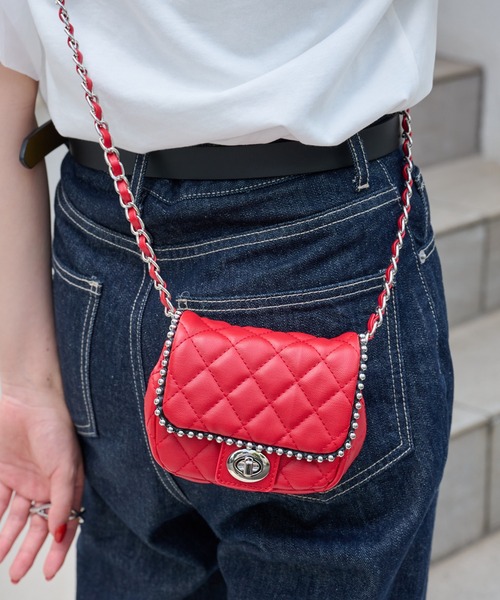 COLONY 2139（コロニートゥーワンスリーナイン）の「ボールチェーンパイピングミニショルダー（ショルダーバッグ・レディース・レッド/ホワイト/ブラック/ブラック系その他・FREE）」の4枚目の写真