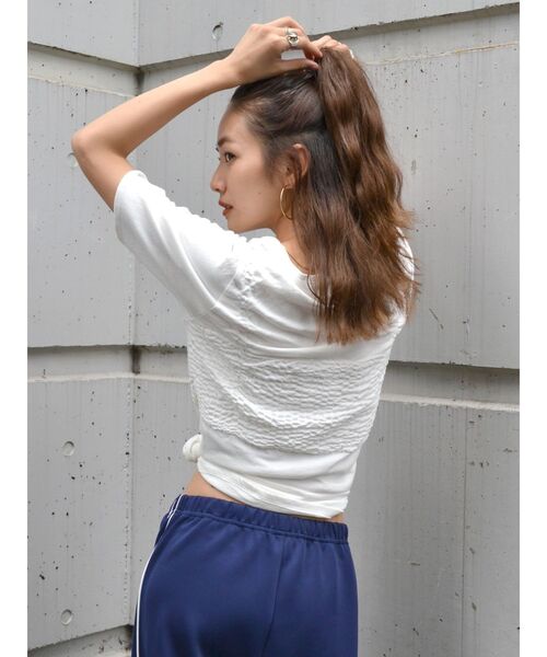 Ungrid(アングリッド)の「ギャザーフィットTee(Tシャツ/カットソー・レディース・ブラック/レッド/オフホワイト・FREE)」の6枚目の写真