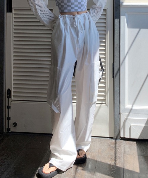 aimoha(アイモハ)の「ワイドカーゴパンツ(カーゴパンツ・レディース・ホワイト・MEDIUM/SMALL)」の6枚目の写真