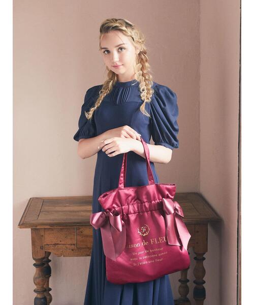 Maison de FLEUR（メゾンドフルール）の「ダブルリボンギャザートートバッグ（トートバッグ・レディース・レッド/ピンク/イエロー/ラベンダー/ネイビー/ピンクベージュ/アイボリー/ブラック/ブルー系その他7/グレー・FREE）」の10枚目の写真