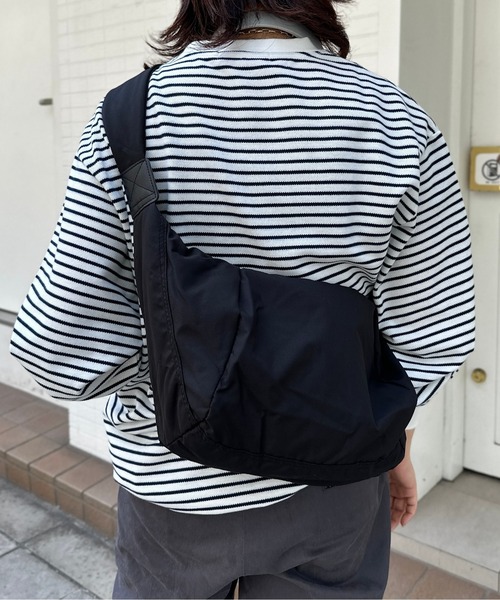 CPCM（シーピーシーエム）の「エステルボディバッグ（ボディバッグ/ウエストポーチ・メンズ・ブラック/アイボリー・FREE）」の2枚目の写真