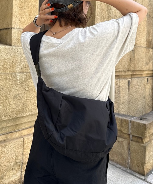 CPCM（シーピーシーエム）の「エステルボディバッグ（ボディバッグ/ウエストポーチ・メンズ・ブラック/アイボリー・FREE）」の4枚目の写真