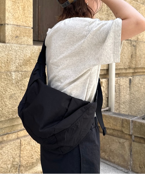 CPCM（シーピーシーエム）の「エステルボディバッグ（ボディバッグ/ウエストポーチ・メンズ・ブラック/アイボリー・FREE）」の5枚目の写真