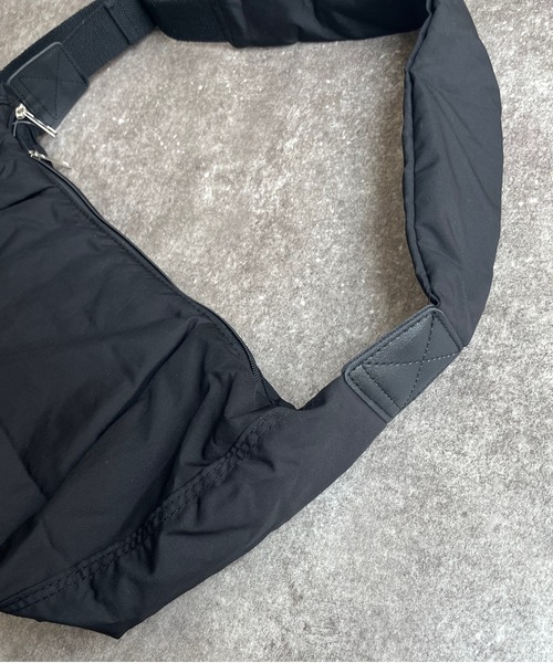 CPCM（シーピーシーエム）の「エステルボディバッグ（ボディバッグ/ウエストポーチ・メンズ・ブラック/アイボリー・FREE）」の7枚目の写真