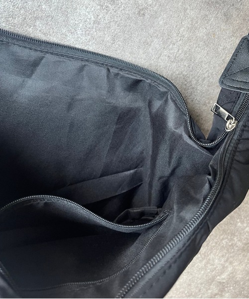 CPCM（シーピーシーエム）の「エステルボディバッグ（ボディバッグ/ウエストポーチ・メンズ・ブラック/アイボリー・FREE）」の8枚目の写真