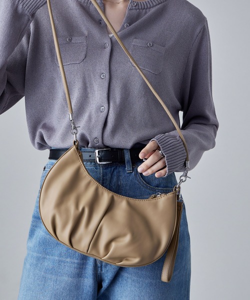 BarcosBlue(バルコスブルー)の「【BARCOS BLUE/バルコスブルー】2wayラウンドフォルムドレープバッグ ショルダーバッグ(ショルダーバッグ・レディース・ベージュ/グリーン/ブラック・ONE SIZE)」の1枚目の写真