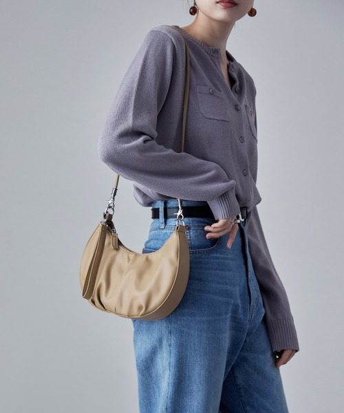 BarcosBlue(バルコスブルー)の「【BARCOS BLUE/バルコスブルー】2wayラウンドフォルムドレープバッグ ショルダーバッグ(ショルダーバッグ・レディース・ベージュ/グリーン/ブラック・ONE SIZE)」の12枚目の写真