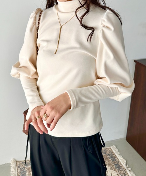 CLEA(クレア)の「モチモチハイネックパフスリーブトップス(Tシャツ/カットソー・レディース・アイボリー/ブラック/ピンク/ベージュ・FREE)」の6枚目の写真