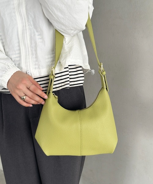 MYMOOD.(マイムード)の「round moon shoulder bag/ワンハンドルラウンドムーンPUショルダーバッグ ハンドバッグ(ショルダーバッグ・レディース・グレイッシュベージュ/アイボリー/ブラウン/ブラック/ダークブラウン/グリーン/モカ・FREE)」の7枚目の写真