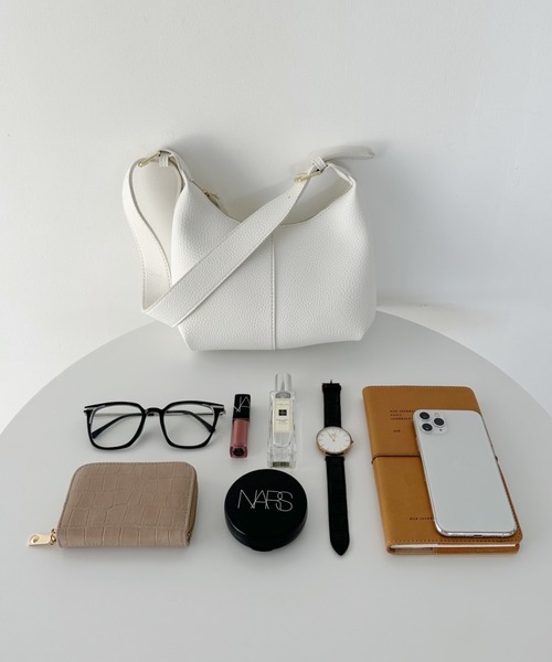 moondaboongさん専用 セール】round moon shoulder bag／ワンハンドルラウンドムーンPU