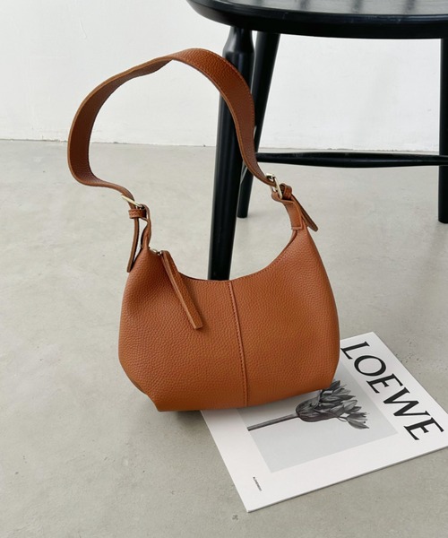 MYMOOD.（マイムード）の「round moon shoulder bag／ワンハンドル