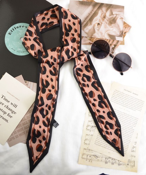 ヴィトン シルク100% レオパード柄 バンドー スカーフ M72394 LOUIS