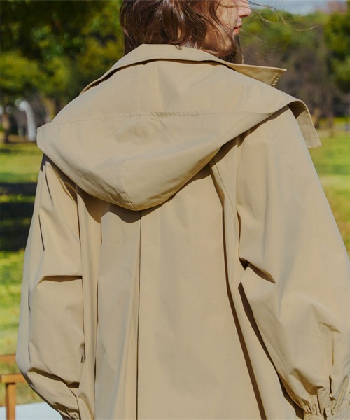 titivate(ティティベイト)の「ボリュームスリーブミドル丈トレンチコート(トレンチコート・レディース・ネイビー/ライトベージュ・M/S)」の10枚目の写真