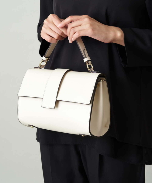 a.v.v（アーヴェヴェ）の「フラップハンドバッグ（ショルダーバッグ・レディース・ブラック/アイボリー・38）」の2枚目の写真