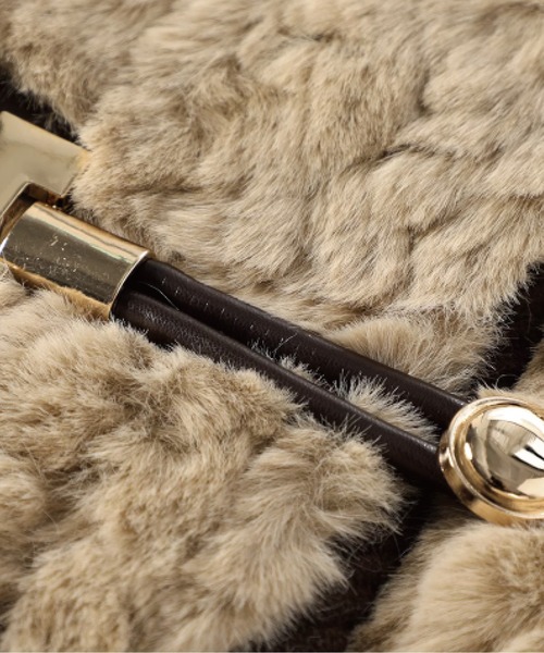 LA POMME petit(ラポミ・プチ)の「Fluffy Shearling Fur Coat With Mini Bag(ダッフルコート・レディース・ベージュ/アイボリー・MEDIUM)」の6枚目の写真