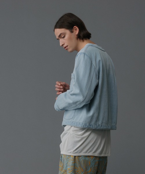 ADAM ET ROPE'（アダムエロペ）の「アシンメトリー ドレープ ロングスリーブ Tシャツ / サスティナブル / 吸水速乾 / UNISEX（Tシャツ/カットソー・メンズ・チャコールグレー/オフホワイト/グリーン系その他2・L/M）」の21枚目の写真