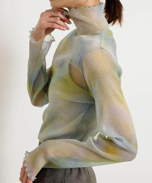 SENSE OF PLACE by URBAN RESEARCH（センスオブプレイスバイアーバンリサーチ）の「ラメシアーハイネックトップ（Tシャツ/カットソー・レディース・チャコールグレー/ライトベージュ/ブルー系その他/ピンク系その他/グレー系その他・ONE）」の4枚目の写真