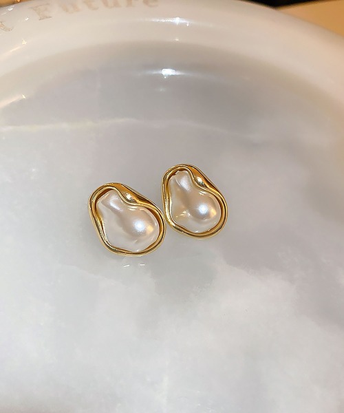 LA VORAGINE（ラ ヴォラジネ）の「ドロップ 大粒パールピアス（ピアス（両耳用）・レディース・ゴールド系1/シルバー系1/ゴールド/シルバー・FREE）」の5枚目の写真