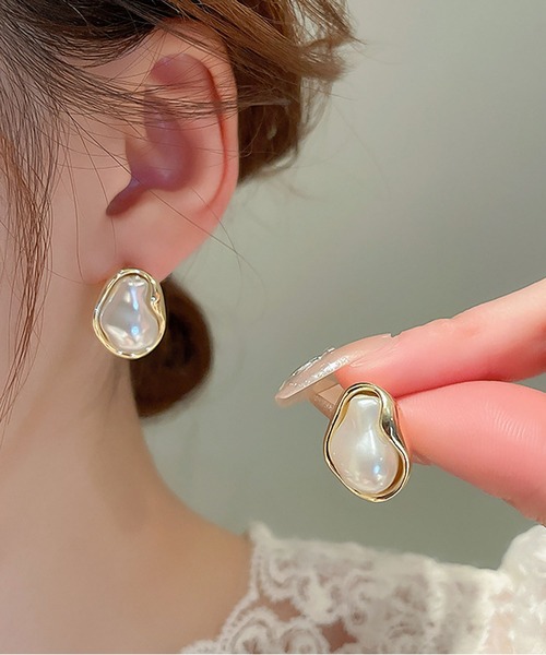 LA VORAGINE（ラ ヴォラジネ）の「ドロップ 大粒パールピアス（ピアス（両耳用）・レディース・ゴールド系1/シルバー系1/ゴールド/シルバー・FREE）」の10枚目の写真