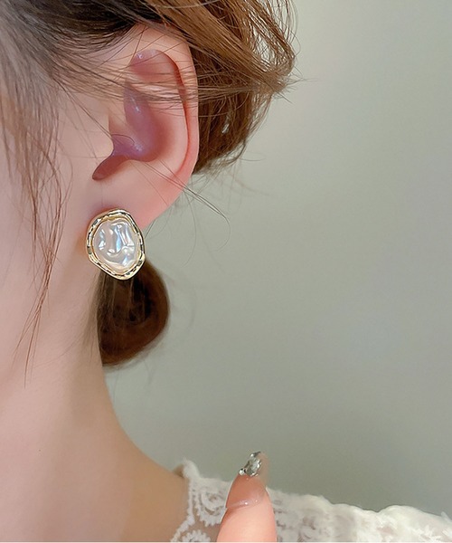 LA VORAGINE（ラ ヴォラジネ）の「ドロップ 大粒パールピアス（ピアス（両耳用）・レディース・ゴールド系1/シルバー系1/ゴールド/シルバー・FREE）」の11枚目の写真