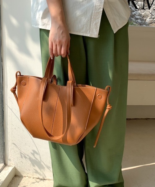 Birthday room(バースデイルーム)の「マルチWAY ショルダートートBAG(ショルダーバッグ・レディース・ブラック/ブラウン/アイボリー/キャメル・FREE)」の7枚目の写真