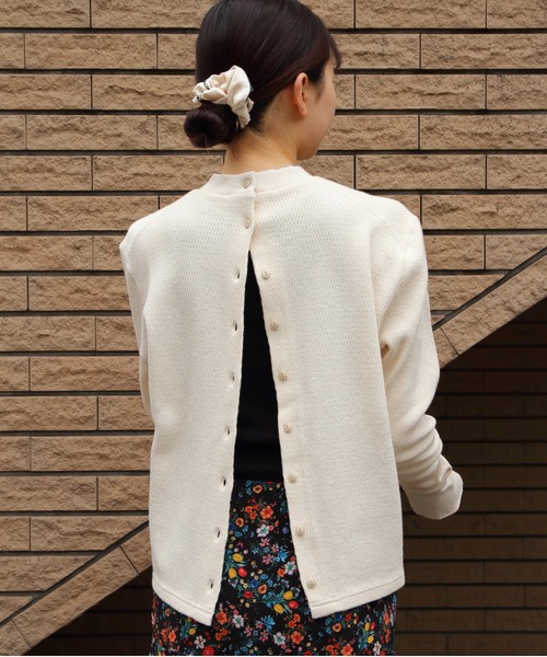 MEYAME(メヤメ)の「MEYAME/メヤメ フロントアンドバックリブプルオーバー FRONT AND BACK RIB PULLOVER(Tシャツ/カットソー・レディース・クリーム/ネイビー・FREE)」の11枚目の写真