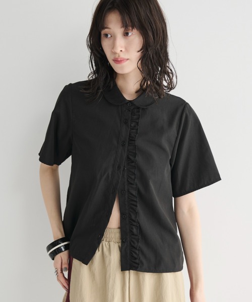 MERLOT（メルロー）の「フロントフリルクロップドブラウス（シャツ/ブラウス・レディース・ブラック/ホワイト・FREE）」の2枚目の写真