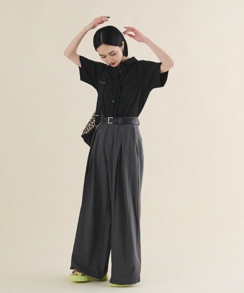 MERLOT（メルロー）の「フロントフリルクロップドブラウス（シャツ/ブラウス・レディース・ブラック/ホワイト・FREE）」の12枚目の写真