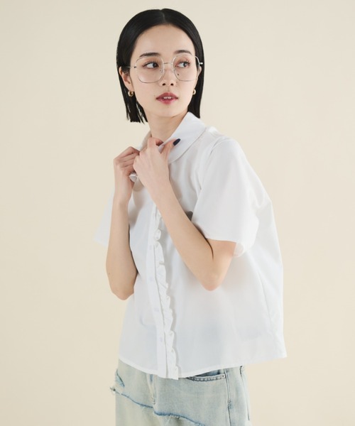 MERLOT（メルロー）の「フロントフリルクロップドブラウス（シャツ/ブラウス・レディース・ブラック/ホワイト・FREE）」の4枚目の写真