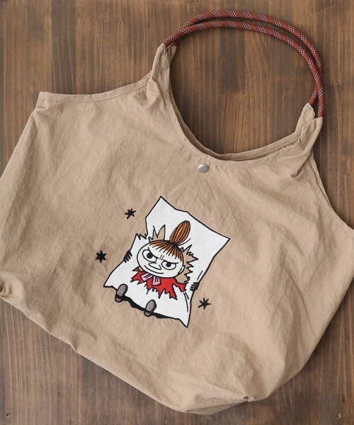 MOOMIN(ムーミン)の「ムーミン ナイロン刺繍トートバッグ(トートバッグ・レディース・カーキ/ピンク/ブルー/グレー系その他/グレー/レッド/グレイッシュブルー/ネイビー/ベージュ・FREE)」の1枚目の写真