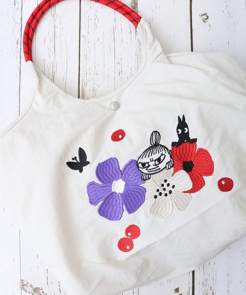 MOOMIN(ムーミン)の「ムーミン ナイロン刺繍トートバッグ(トートバッグ・レディース・カーキ/ピンク/ブルー/グレー系その他/グレー/レッド/グレイッシュブルー/ネイビー/ベージュ・FREE)」の4枚目の写真