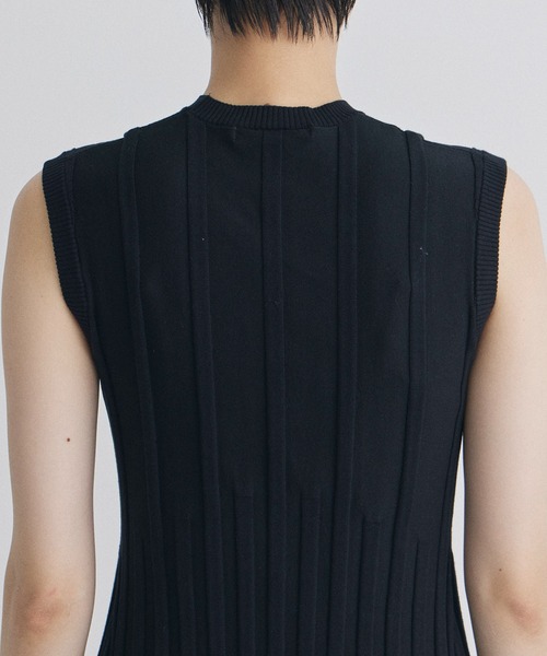 CINOH(チノ)の「【CINOH/チノ】《STUDIOUS別注》ノースリーブニットドレス(ワンピース・レディース・ブラウン/ブラック/ブルー・38/36)」の11枚目の写真