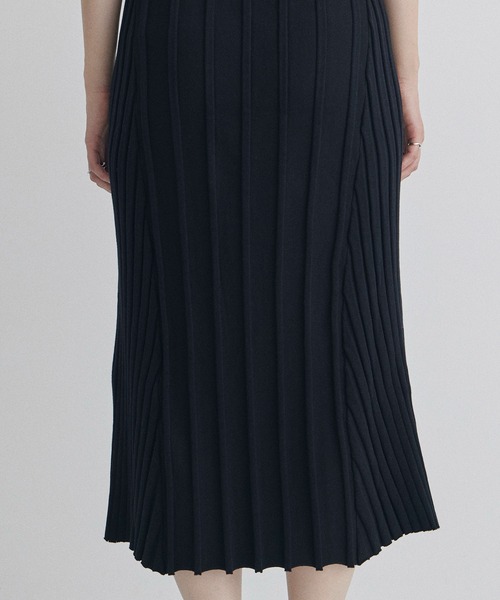 CINOH(チノ)の「【CINOH/チノ】《STUDIOUS別注》ノースリーブニットドレス(ワンピース・レディース・ブラウン/ブラック/ブルー・38/36)」の14枚目の写真