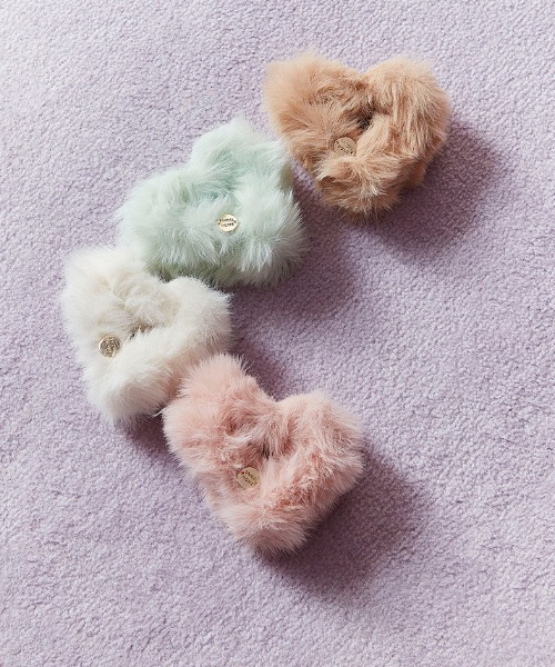 SNIDEL HOME(スナイデルホーム)の「ファーハートバンス(バレッタ/ヘアクリップ・レディース・ミント/ベージュ/ホワイト/ピンク・FREE)」の5枚目の写真