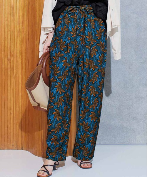 IEDIT（イディット）の「ＩＥＤＩＴ　きれいめ素材の接触冷感アフリカンバティック風プリントパンツ（その他パンツ・レディース・ブルー系その他/オレンジ系その他・LARGE/MEDIUM/X-LARGE/XX-LARGE）」の2枚目の写真