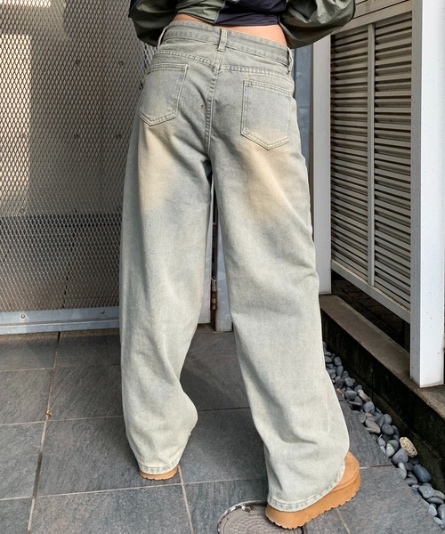 lilful(リルフル)の「ヴィンテージ加工 ブラスト バレルレッグ デニムワイドパンツ(デニムパンツ・レディース・ブルー・S/L/M)」の9枚目の写真