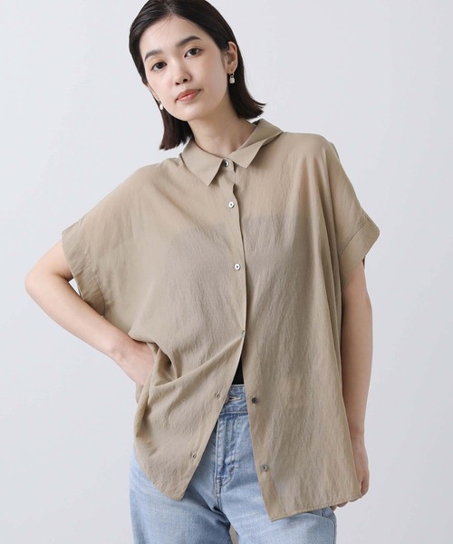 Gready Brilliant（グレディブリリアン）の「シアー後Ｖギャザーシャツ（シャツ/ブラウス・レディース・レッド/キャメル・FREE）」の2枚目の写真