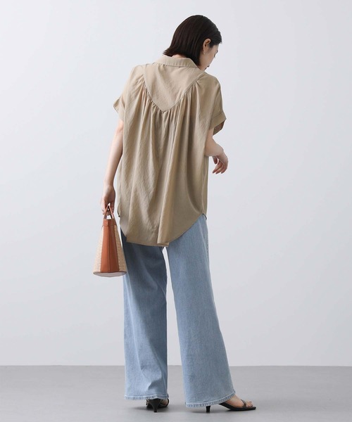 Gready Brilliant（グレディブリリアン）の「シアー後Ｖギャザーシャツ（シャツ/ブラウス・レディース・レッド/キャメル・FREE）」の5枚目の写真