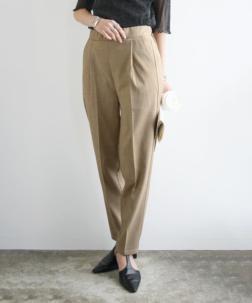 and it_(アンドイット)の「シワになりにくい軽量テーパードパンツ(その他パンツ・レディース・ブラック/ベージュ/ブラウン/カーキ・M/L)」の3枚目の写真