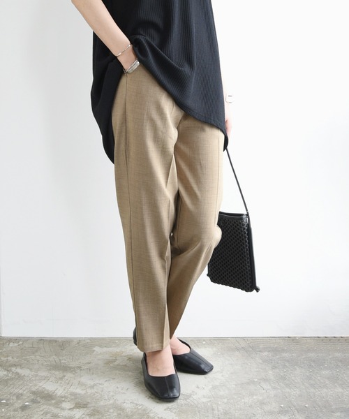 and it_(アンドイット)の「シワになりにくい軽量テーパードパンツ(その他パンツ・レディース・ブラック/ベージュ/ブラウン/カーキ・M/L)」の7枚目の写真