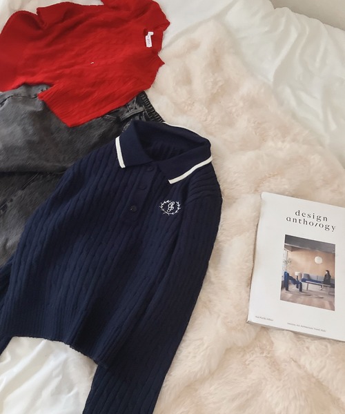 セール】◇ワンポイントロゴ刺繍 衿付ケーブルニットプルオーバー