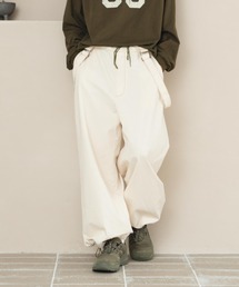 eLur（エラー）の「サスペンダー付きパラシュートパンツ（カーゴパンツ）」