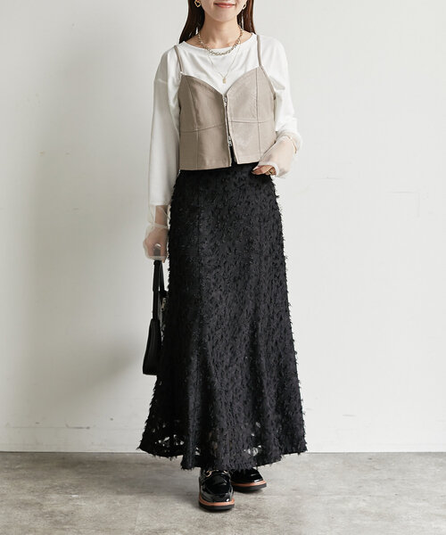 Thevon(ゼボン)の「袖先シアーボートネックプルオーバー(Tシャツ/カットソー・レディース・グレー/オフホワイト/ブラック/ベージュ/グリーン系その他・FREE)」の11枚目の写真